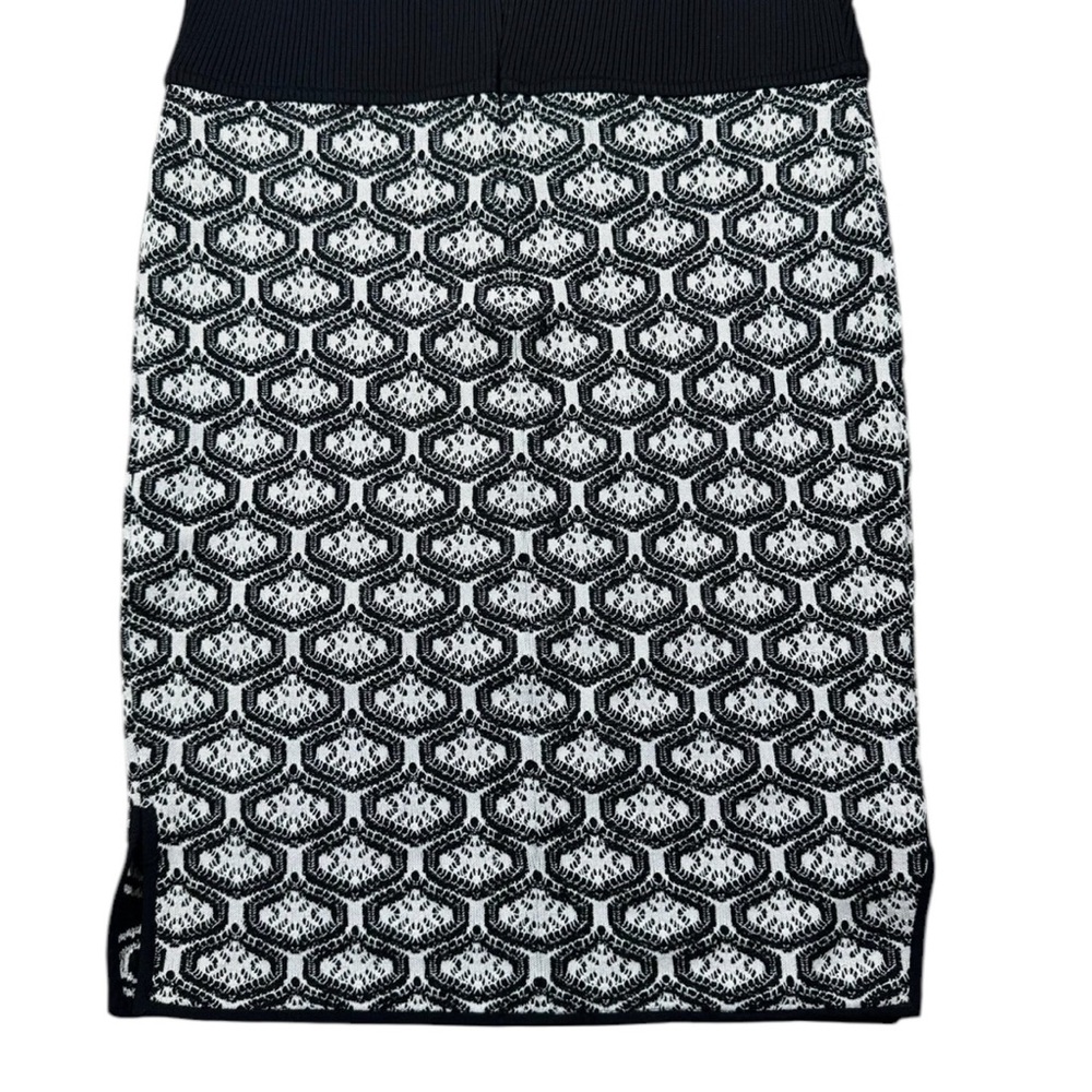 St John Black and White Sheath Dress Size 2 - Picture 7 of 13